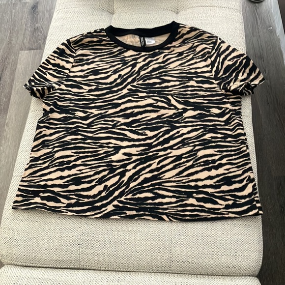 NWOT H&M  100% COTTON WOMEN’S ANIMAL ZEBRA PRINT TOP T-SHIRT SIZE M - Picture 4 of 5